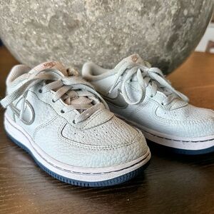Nike Air Force 1 'Pure Platinum Barely Grape' (Toddler, Tie Shoe, EUC)